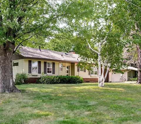 9424 Thomas Rd, Bloomington, MN 55431 photo 2