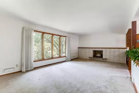 9424 Thomas Rd, Bloomington, MN 55431 photo 3
