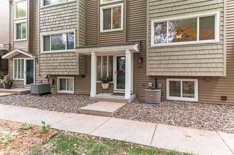 312 Pondridge Cir, Wayzata, MN 55391
