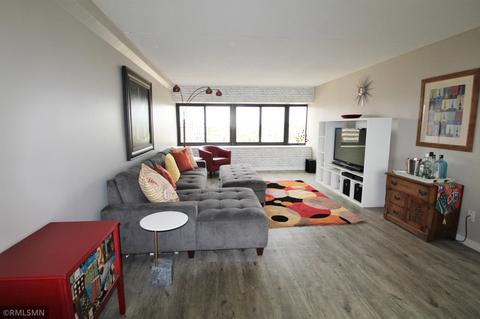 1920 S 1st St #704, Minneapolis, MN 55454
