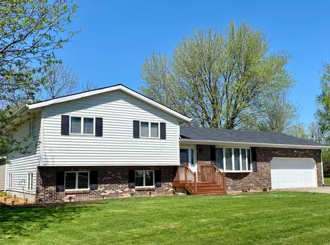 406 NE 6th St, Renville, MN 56284