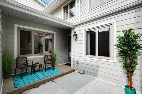 6729 W 82nd St, Bloomington, MN 55438