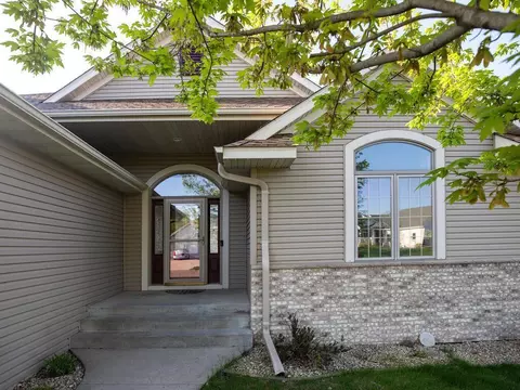 620 Overlook Dr, Buffalo, MN 55313