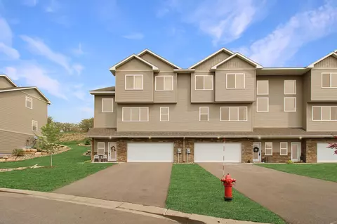 18591 Jonesboro Ct, Lakeville, MN 55044