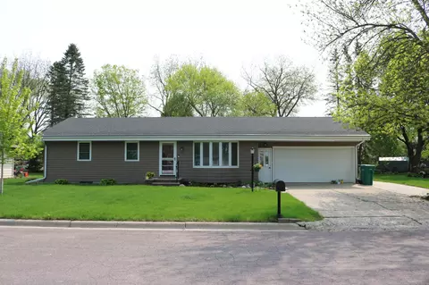 513 S 7th St, Le Sueur, MN 56058