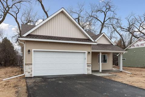 6011 399th St, North Branch, MN 55056
