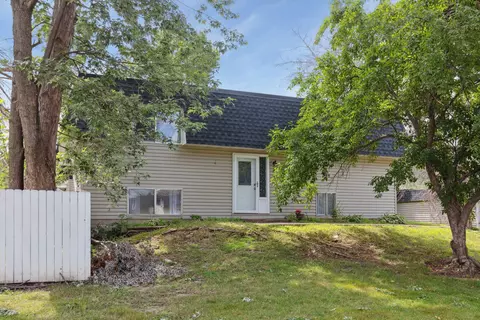 3756 Conroy Trl, Inver Grove Heights, MN 55076