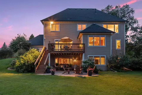9051 Highview Ln, Woodbury, MN 55125
