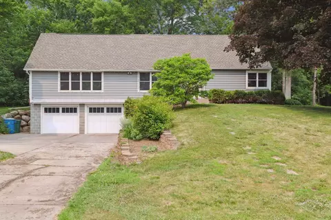 3020 Atwood Dr, Minnetonka, MN 55305