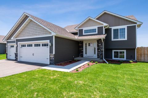 103 9th Ave SE, Isanti, MN 55040