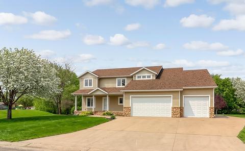 2601 Country Club Pkwy, Moorhead, MN 56560