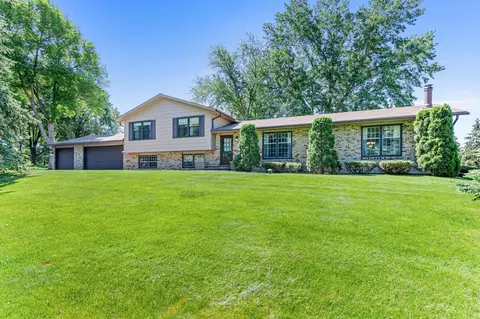727 80th St, Victoria, MN 55386