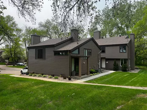 112716 Hundertmark Rd, Chaska, MN 55318