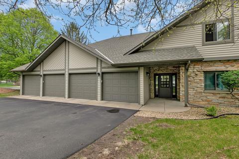 2056 Stockinger Dr, Saint Cloud, MN 56303