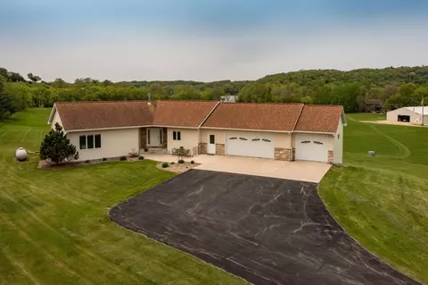 13407 Postier Dr NW, Oronoco, MN 55960