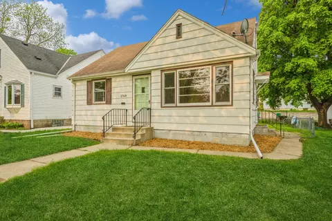 2769 Zenith Ave N, Robbinsdale, MN 55422