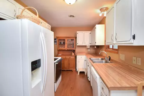 5765 Stacy Trl, Stacy, MN 55079