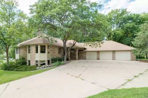521 River Ln, Anoka, MN 55303