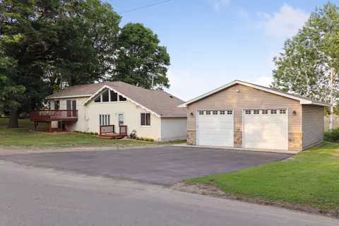 29389 Raven St NW, Isanti, MN 55040