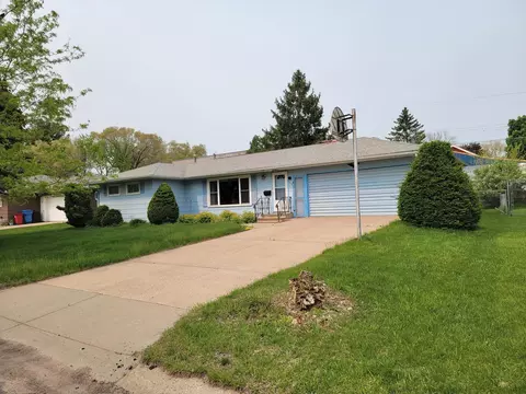 1662 W Broadway St, Winona, MN 55987