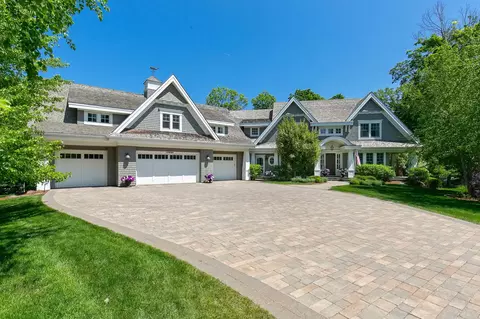27600 Virginia Cv, Shorewood, MN 55331