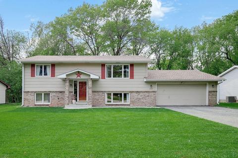 547 Lakewood Dr S, Maplewood, MN 55119