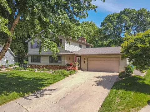 922 Vegas Ln NW, Rochester, MN 55901