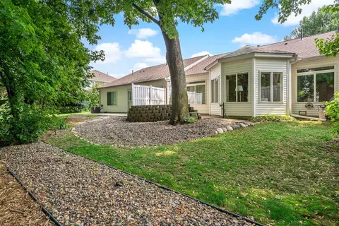 10478 Bay View Ln, Woodbury, MN 55129