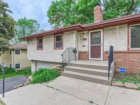 909 Logan Ln, South Saint Paul, MN 55075