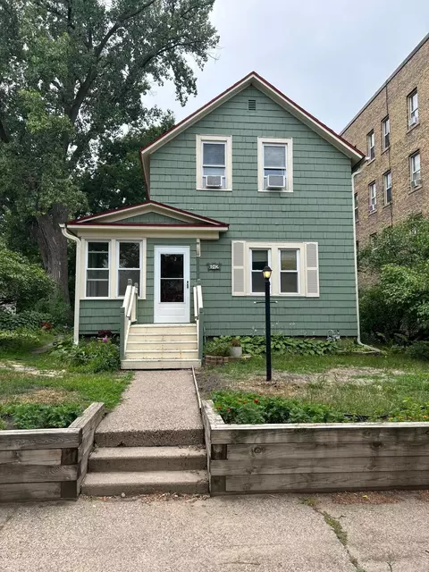 612 7th St SE, Minneapolis, MN 55414