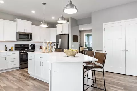 20420 Gateway Dr, Lakeville, MN 55044