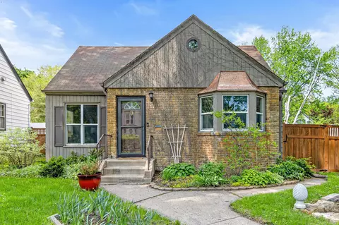 9 Annapolis St E, Saint Paul, MN 55118