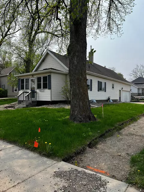 612 11th St, Dawson, MN 56232