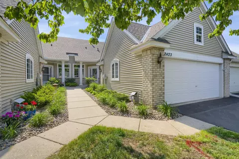 2423 Skyline Dr, Bloomington, MN 55425