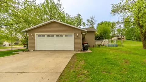 101 W Southridge Ct, Cadott, WI 54727
