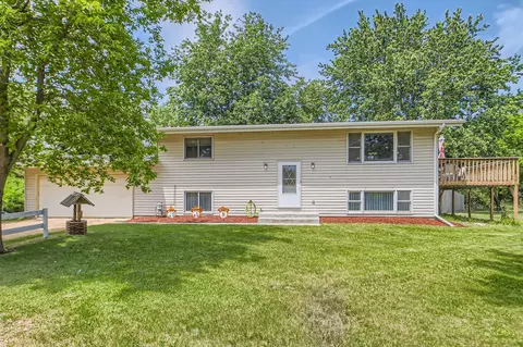 690 Baker Rd, Hudson, WI 54016