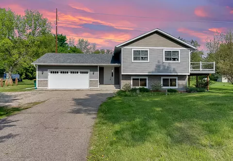 32424 Dresden Ave, Northfield, MN 55057