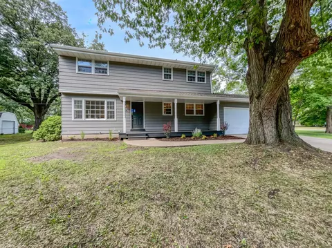 895 73rd Ave NE, Fridley, MN 55432