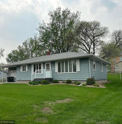 1040 Getty St S, Sauk Centre, MN 56378