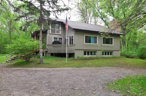 12602 316th St, Lindstrom, MN 55045
