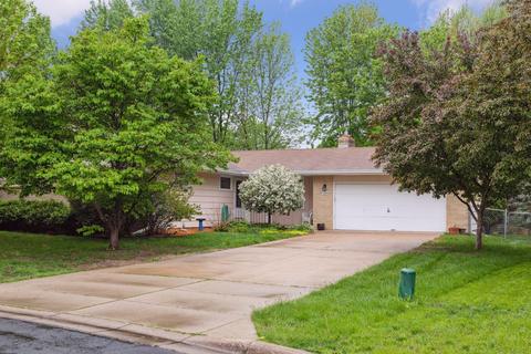 680 Jackson St S, Shakopee, MN 55379