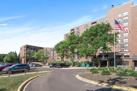 7600 Golden Valley Rd #209, Golden Valley, MN 55427
