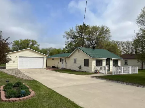 313 2nd St NE, Menahga, MN 56464