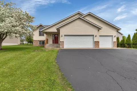 1285 Fieldstone Dr, Sauk Rapids, MN 56379