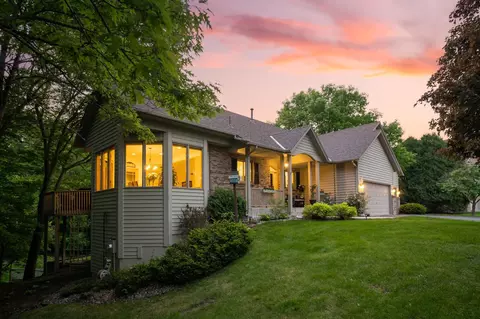 1913 Creek View Ct, Chanhassen, MN 55317