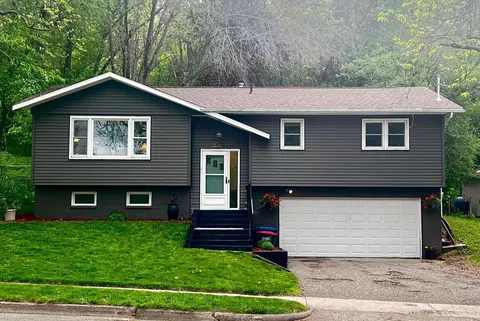 1834 Spruce Dr, Red Wing, MN 55066