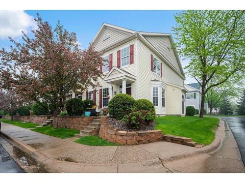 2159 Shamrock Pl, Chaska, MN 55318