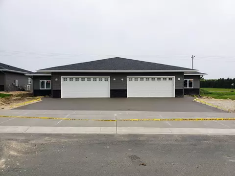 411 Tee Box Ln NE, Stewartville, MN 55976
