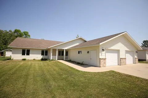 1790 W Mill St, Paynesville, MN 56362