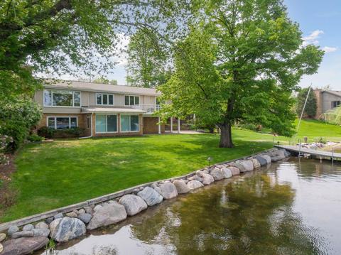 20080 Minnetonka Blvd, Deephaven, MN 55331